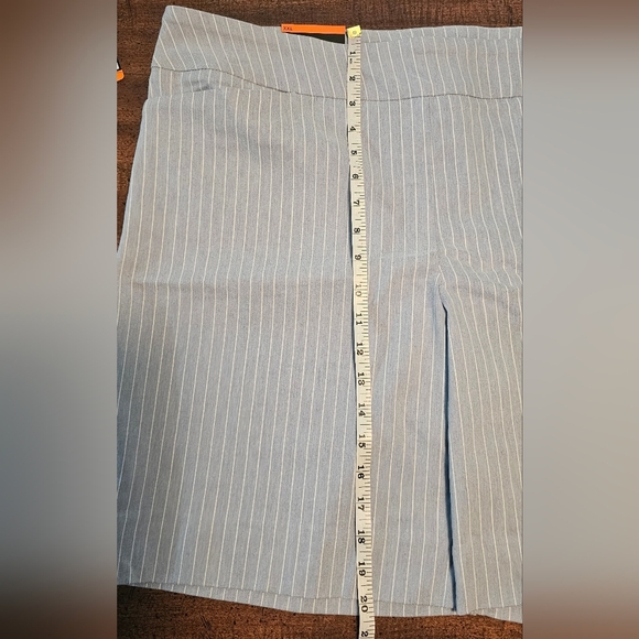 Hilary Radley Women's Mid Rise Bermuda Blue White Shorts 9" Inseam Size XXL NWT - Picture 12 of 12